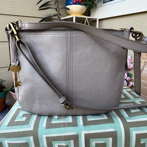 Vintage Fossil Leather Purse Crossbody Bag Taupe Key Charm Zip minimalist Y2K